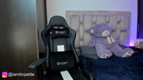 Snapshot of valery_dupont chatting on January 18, 2:47 am Valery Lin Dupont online show from January 18, 2:47 am