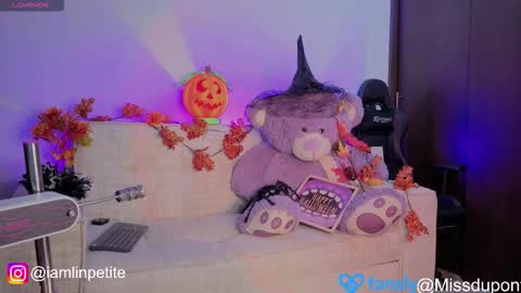 Snapshot of valery_dupont chatting on October 30, 3:41 am Valery Lin Dupont online show from October 30, 3:41 am