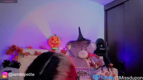 Snapshot of valery_dupont chatting on October 31, 3:18 am Valery Lin Dupont online show from October 31, 3:18 am