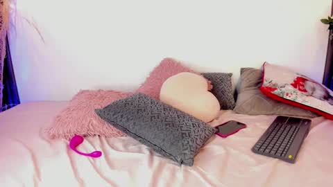 call me Maria online show from December 29, 8:44 am