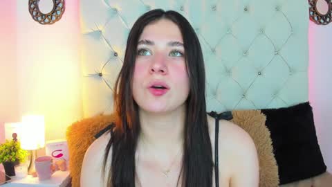 Snapshot of valeryfoxt chatting on December 10, 9:23 am valery online show from December 10, 9:23 am