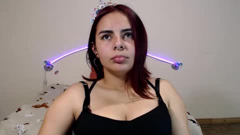 Angelyxs online show from November 7, 8:20 pm