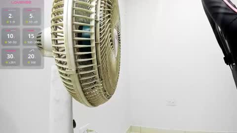 valkiiriaa_ online show from November 13, 3:16 am