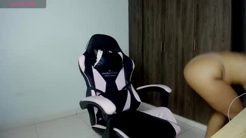 valkiiriaa_ online show from December 1, 11:26 am