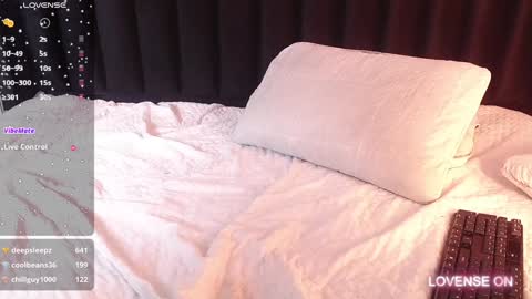 Valkiria moore  online show from December 14, 11:12 pm