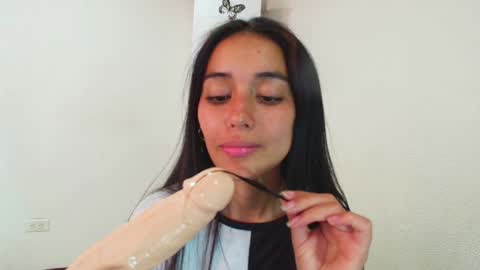 Snapshot of vallery_evanss chatting on December 11, 7:36 pm Taty independent account online show from December 11, 7:36 pm