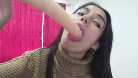 Snapshot of vallery_evanss chatting on January 4, 5:58 pm Taty independent account online show from January 4, 5:58 pm