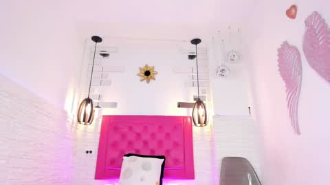 Vallolet Peach  online show from February 2, 11:30 am