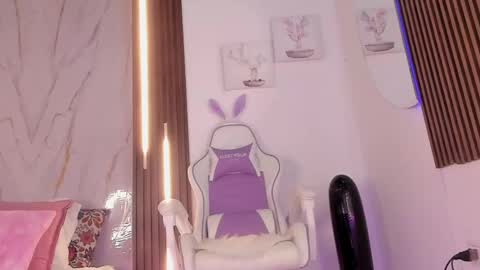 Vallolet Peach  online show from September 12, 11:21 am