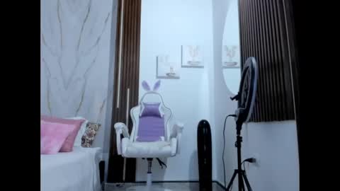 Vallolet Peach  online show from September 13, 11:21 am