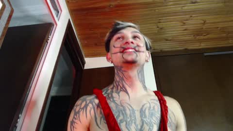 david guzman i model independenthelp me with a thumbs up online show from January 23, 12:25 am