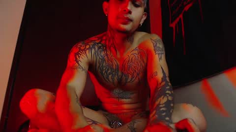 david guzman i model independenthelp me with a thumbs up online show from January 25, 4:02 am