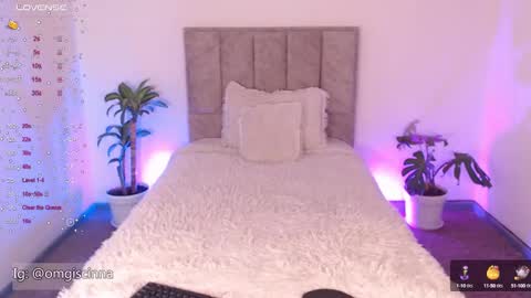 Snapshot of vampy__cinna chatting on February 19, 4:22 pm Cinnamon online show from February 19, 4:22 pm