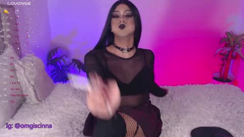 Snapshot of vampy__cinna chatting on March 9, 6:39 am Cinnamon online show from March 9, 6:39 am