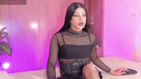 Snapshot of vampy__cinna chatting on October 5, 10:13 am Cinnamon online show from October 5, 10:13 am