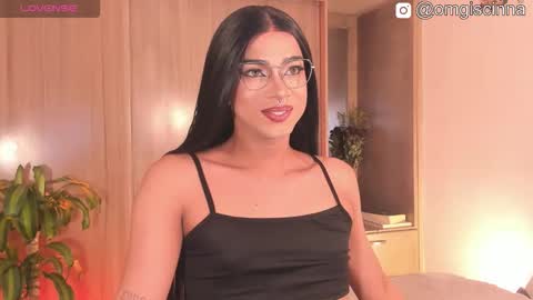 Snapshot of vampy__cinna chatting on November 20, 12:11 am Cinnamon online show from November 20, 12:11 am