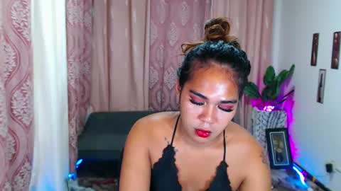 Snapshot of vampy_ebony_laxine chatting on September 30, 11:10 pm vampy_ebony_laxine online show from September 30, 11:10 pm