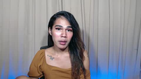 Snapshot of vampy_ebony_laxine chatting on November 24, 8:41 pm vampy_ebony_laxine online show from November 24, 8:41 pm