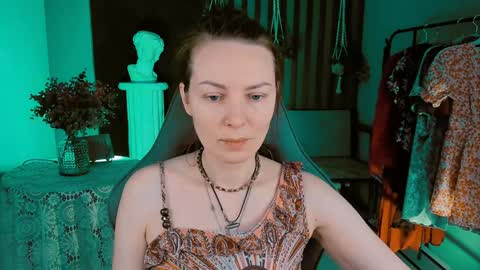 Snapshot of vandarossi chatting on December 26, 9:01 am Vanda online show from December 26, 9:01 am