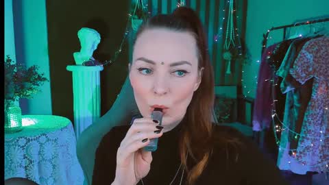 Snapshot of vandarossi chatting on December 29, 8:11 am Vanda online show from December 29, 8:11 am