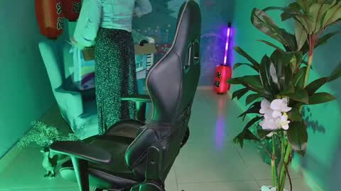 Snapshot of vandarossi chatting on January 24, 11:48 am Vanda online show from January 24, 11:48 am