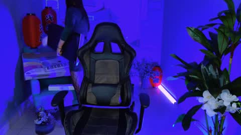 Snapshot of vandarossi chatting on February 5, 2:59 pm Vanda online show from February 5, 2:59 pm