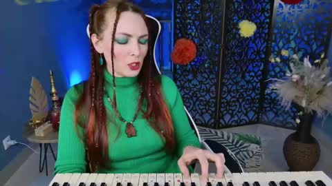 Snapshot of vandarossi chatting on February 26, 11:20 am Vanda online show from February 26, 11:20 am