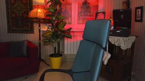 Snapshot of vandarossi chatting on March 9, 8:18 am Vanda online show from March 9, 8:18 am