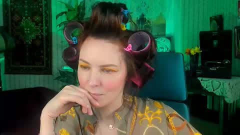 Snapshot of vandarossi chatting on October 9, 11:08 am Vanda online show from October 9, 11:08 am