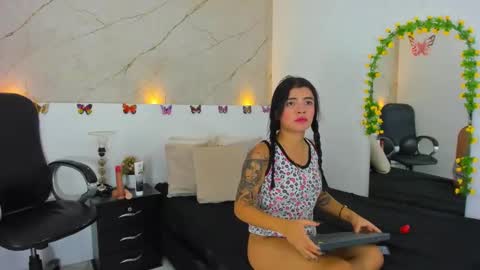 Snapshot of vanesa_castillo chatting on October 25, 10:04 pm vanessa online show from October 25, 10:04 pm