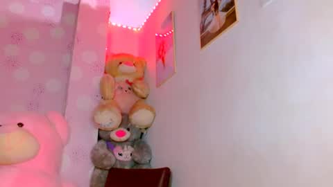 vanessa online show from December 2, 4:53 am