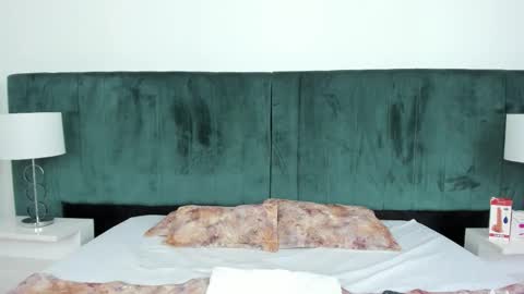 Snapshot of vanessaparis_ chatting on September 28, 8:25 pm Vanessa Sexy Paris online show from September 28, 8:25 pm