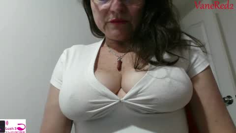 Snapshot of vanessared2 chatting on February 20, 10:48 am Vanesared2 online show from February 20, 10:48 am