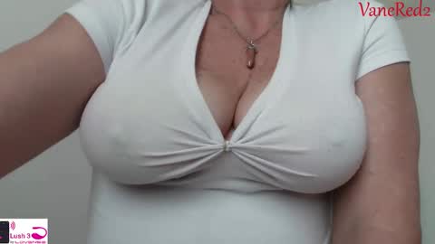 Snapshot of vanessared2 chatting on February 20, 7:08 pm Vanesared2 online show from February 20, 7:08 pm