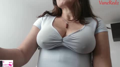 Snapshot of vanessared2 chatting on November 19, 1:00 pm Vanesared2 online show from November 19, 1:00 pm