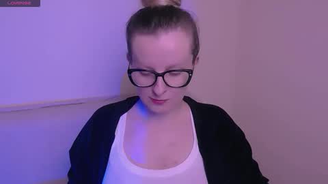 Mia online show from November 7, 8:47 am