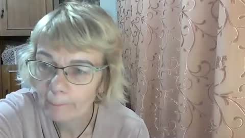 Vanillaxcreamy online show from December 15, 2:37 pm