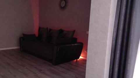 Varonica Caprii Online this week  Monday Tuesday Thursday Friday online show from December 17, 8:01 am