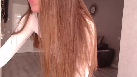 Varonica Caprii Online this week  Monday Tuesday Thursday Friday online show from March 10, 9:43 am