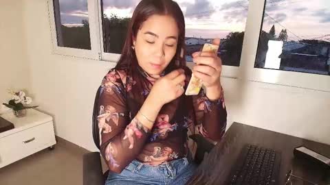 Victoria online show from October 18, 11:00 am