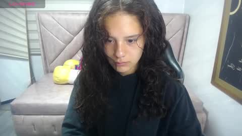 velvet_moon_v online show from September 9, 12:59 pm