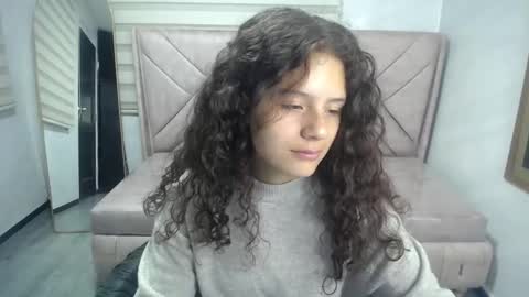 velvet_moon_v online show from September 29, 1:16 pm