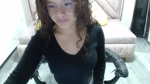 velvet_moon_v online show from November 10, 1:10 pm