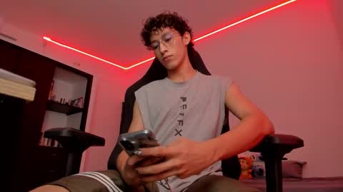 Snapshot of velvet_skyn chatting on October 8, 4:32 am juansito online show from October 8, 4:32 am