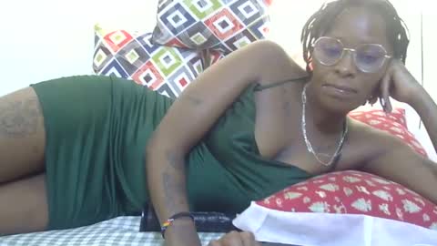 Snapshot of velvet_temptress chatting on January 4, 10:38 am velvet online show from January 4, 10:38 am