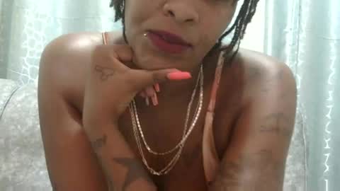 Snapshot of velvet_temptress chatting on February 19, 4:55 pm velvet online show from February 19, 4:55 pm