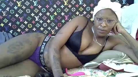 Snapshot of velvet_temptress chatting on October 17, 7:44 am velvet online show from October 17, 7:44 am