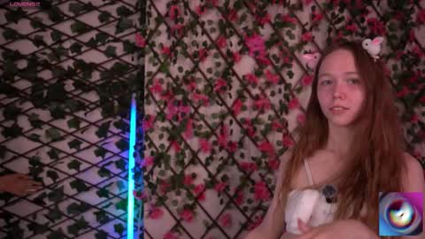 Snapshot of velvet_vice chatting on November 27, 6:21 pm Polly online show from November 27, 6:21 pm