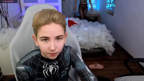 CLEOshort hair  TIna long hair  online show from December 29, 1:49 pm