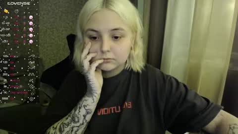 Snapshot of vendymories chatting on September 9, 11:59 pm eva 3 online show from September 9, 11:59 pm